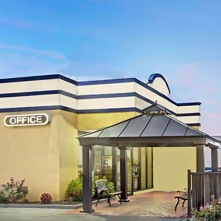 Days Inn By Wyndham Norfolk Military Circle Kültér fotó