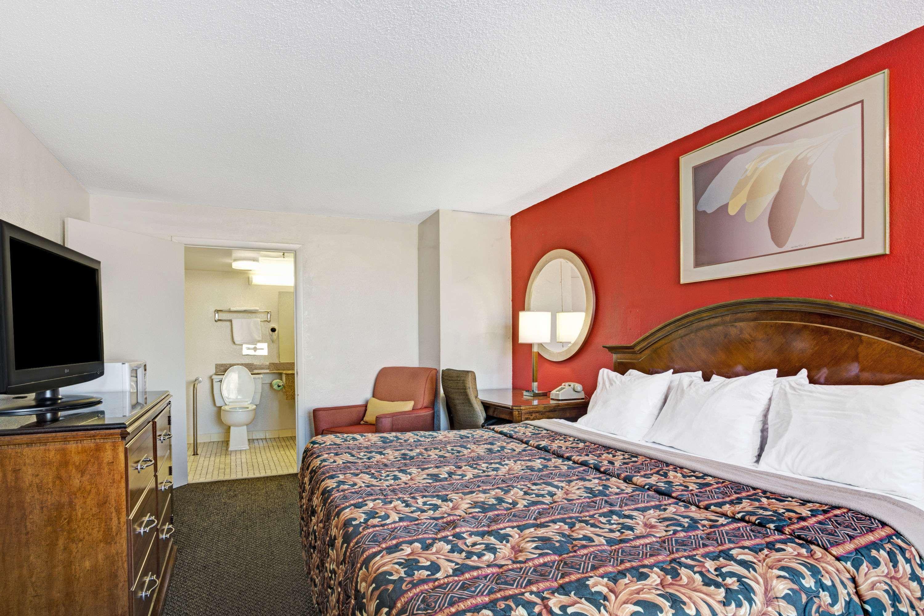 Days Inn By Wyndham Norfolk Military Circle Kültér fotó