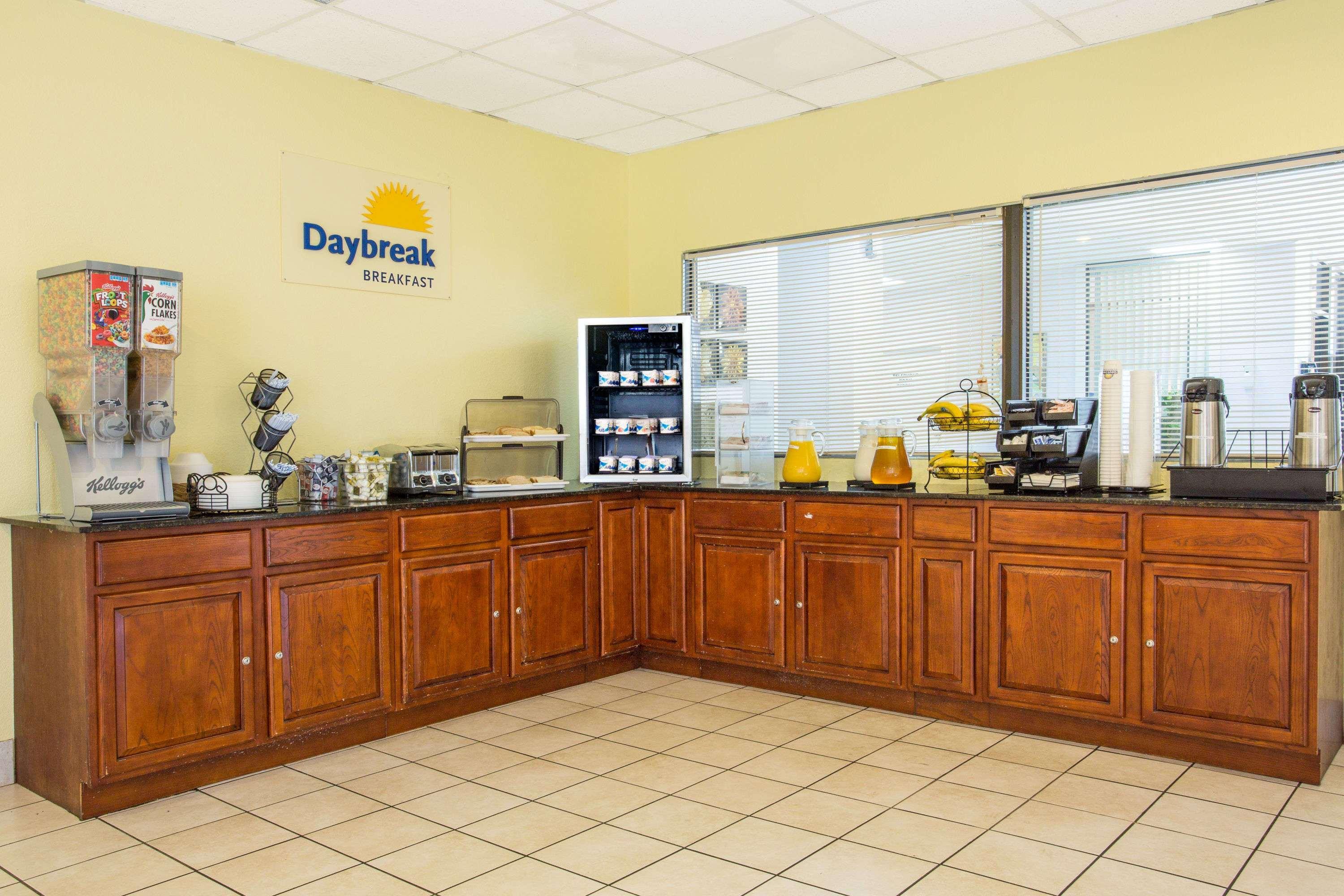 Days Inn By Wyndham Norfolk Military Circle Kültér fotó