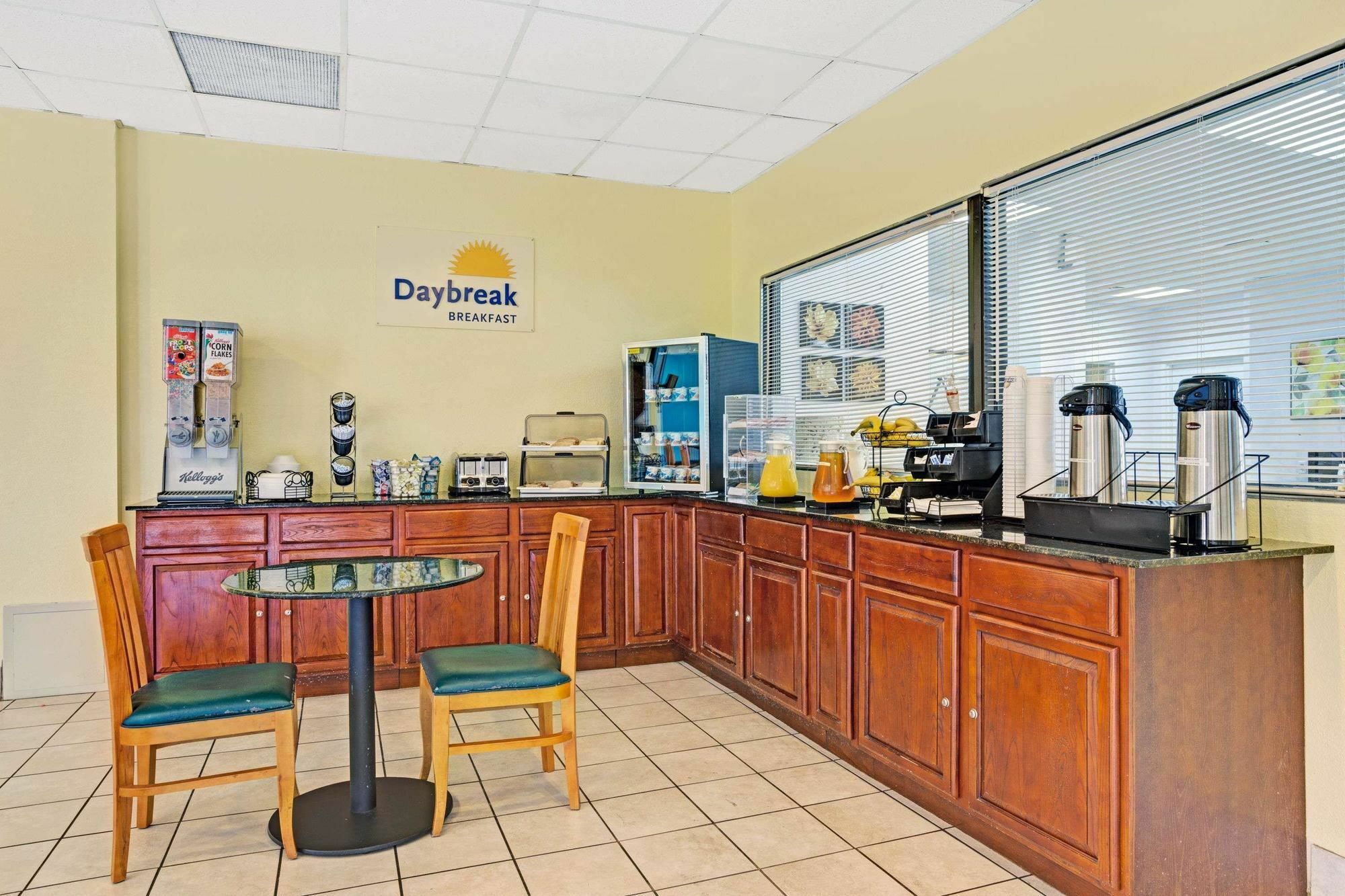 Days Inn By Wyndham Norfolk Military Circle Kültér fotó